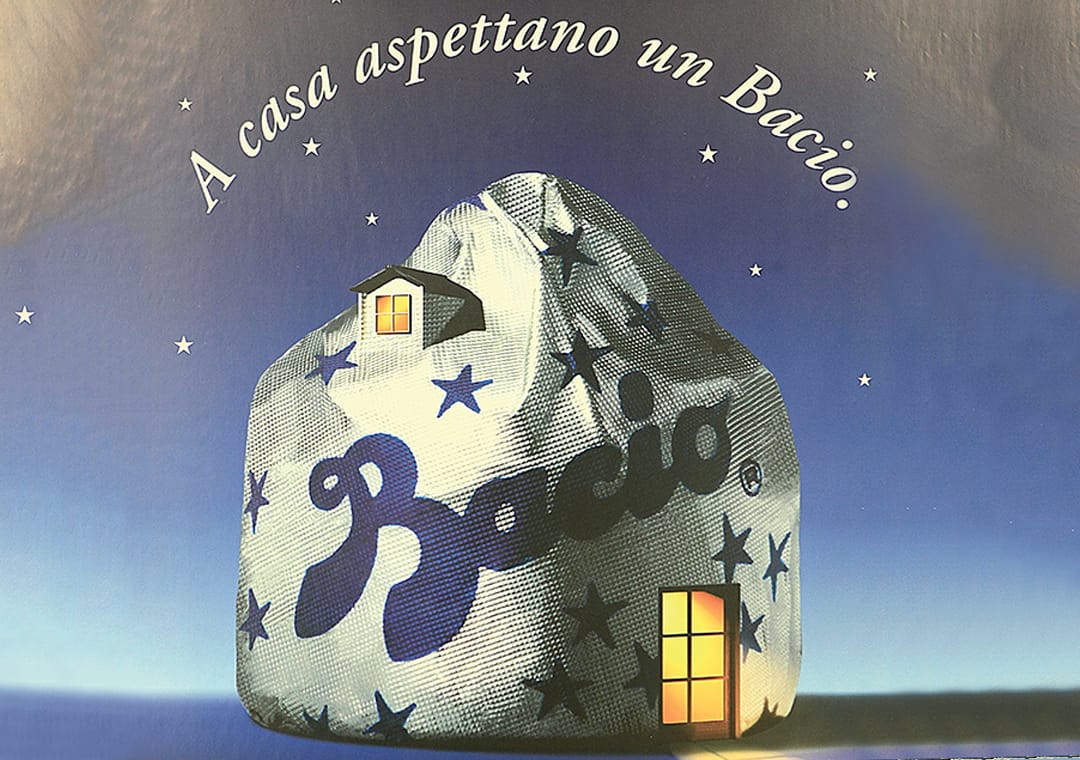 Un grande Bacio Perugina a forma di casa