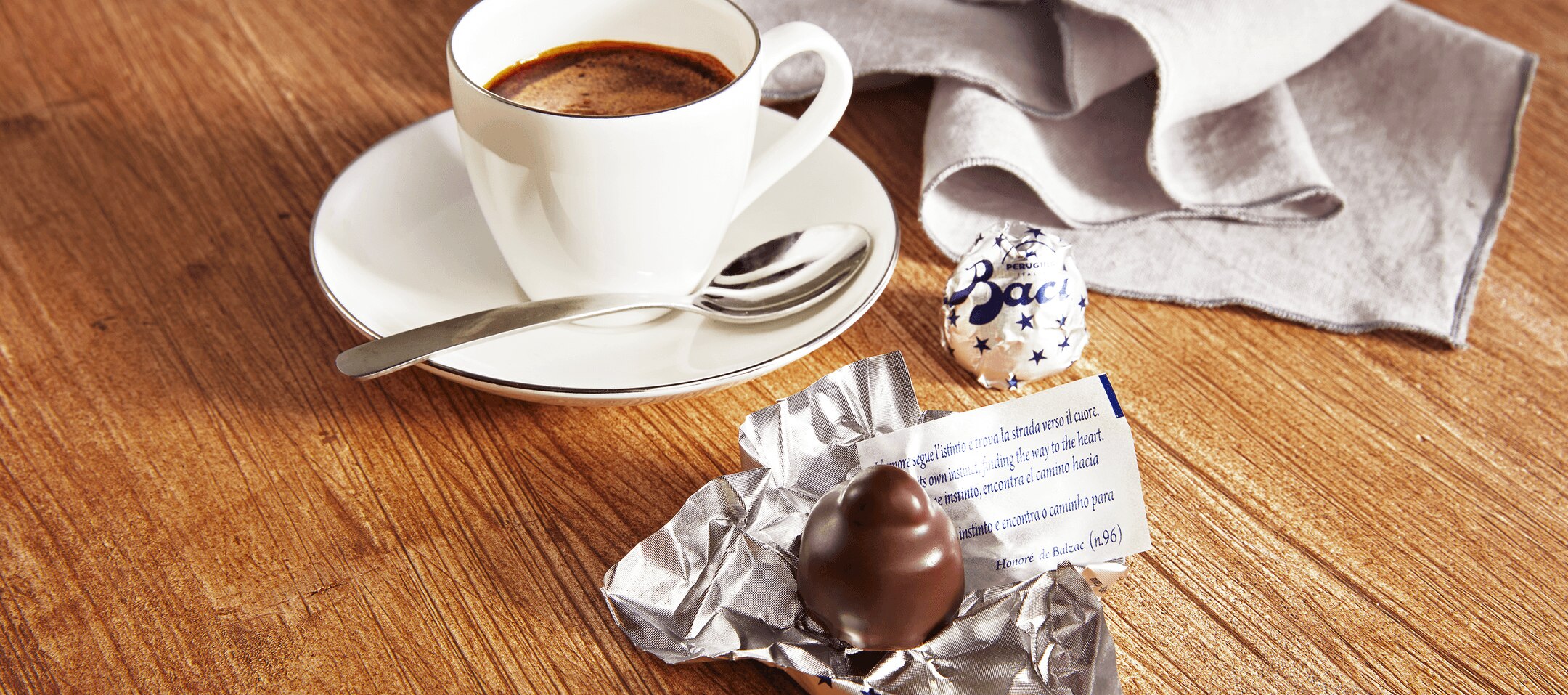 Degustare Baci® Perugina® con il caffè