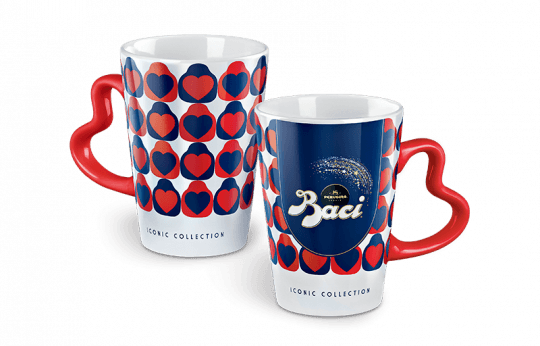 Baci Perugina tazza con cuori Iconic collection e cioccolatini per San Valentino