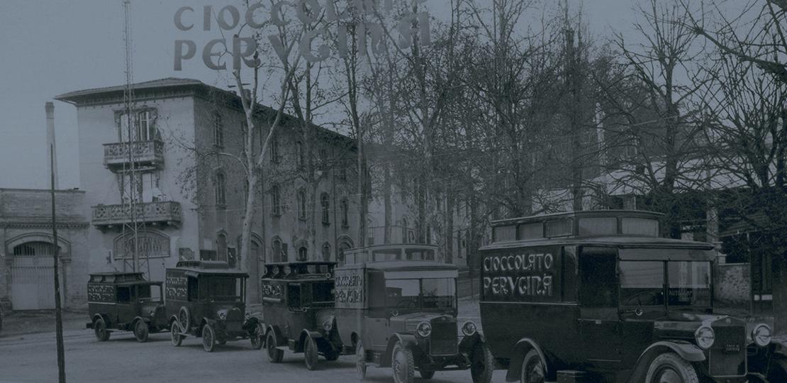 Black and white photo of 5 cars with advertising Cioccolato Perugina